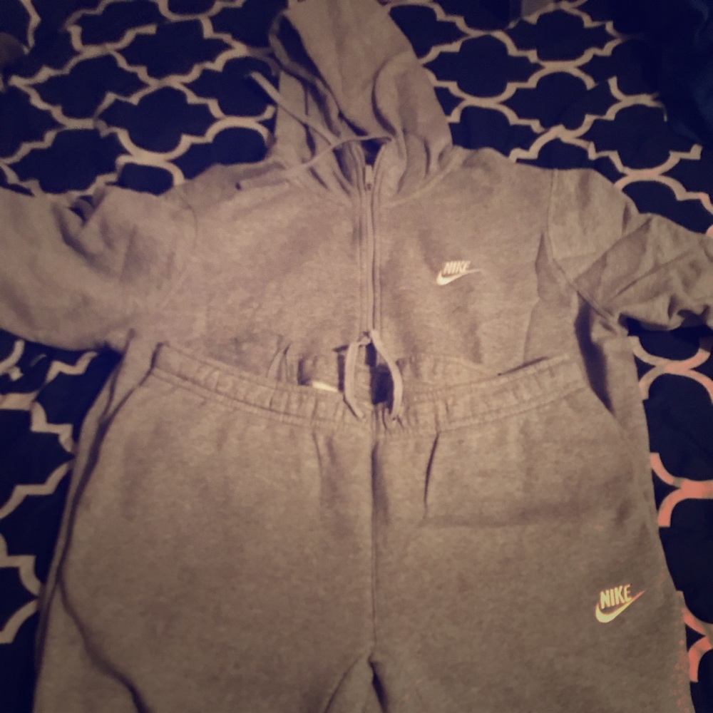 Nike jogging suit